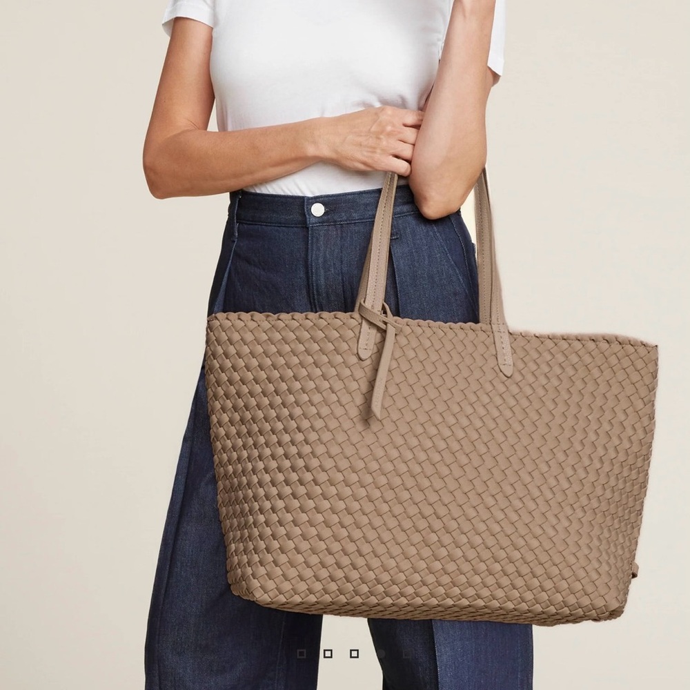 💥HP 💥 Jetsetter Tan Woven Woman’s Small Tote Bag - Picture 1 of 14